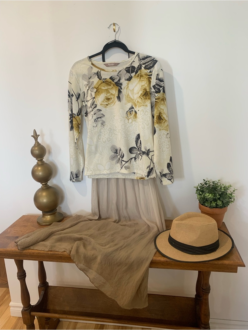 Vintage Floral Crewneck lightweight sweater